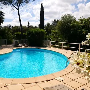 Le Relais Des Lavandins 2* Le Muy
