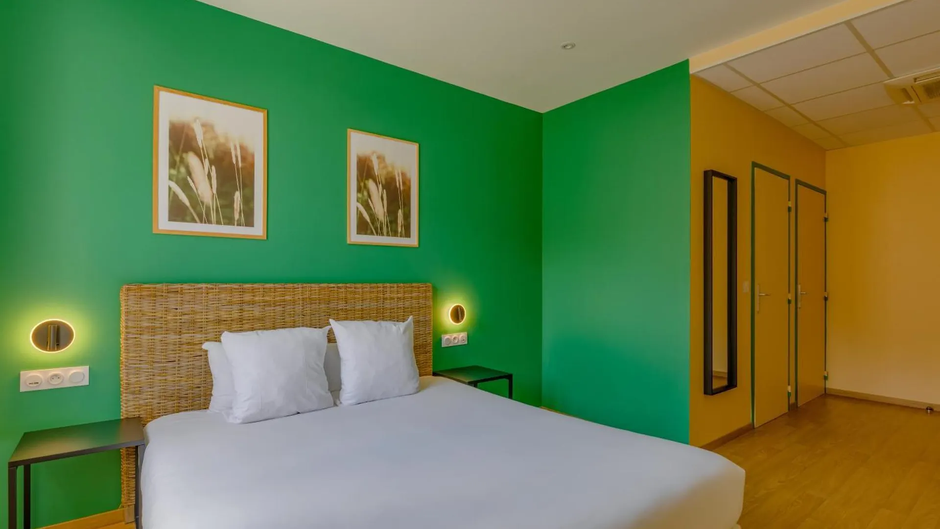 Hotel De La Tour Francia